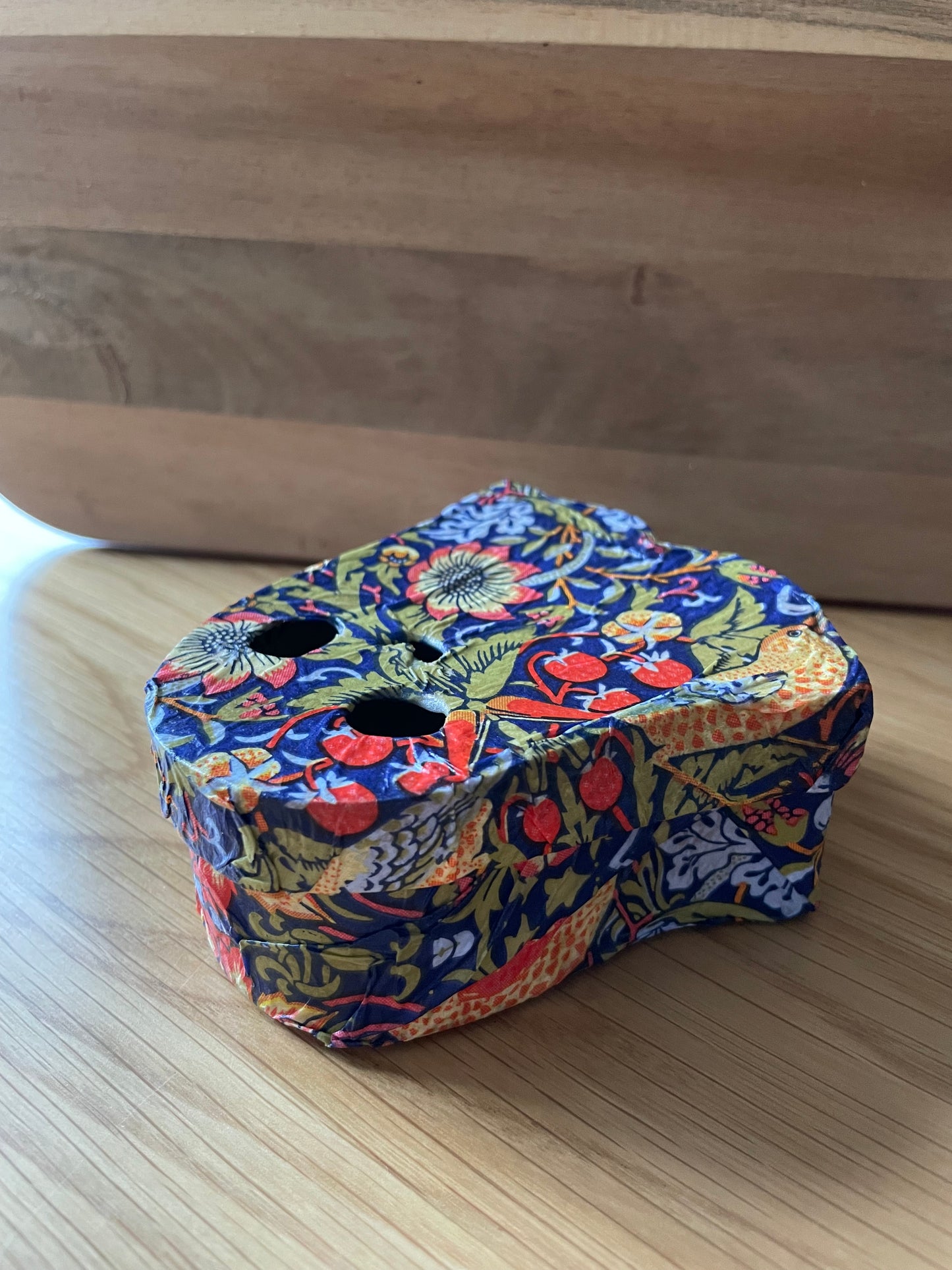 Strawberry thief ghost box